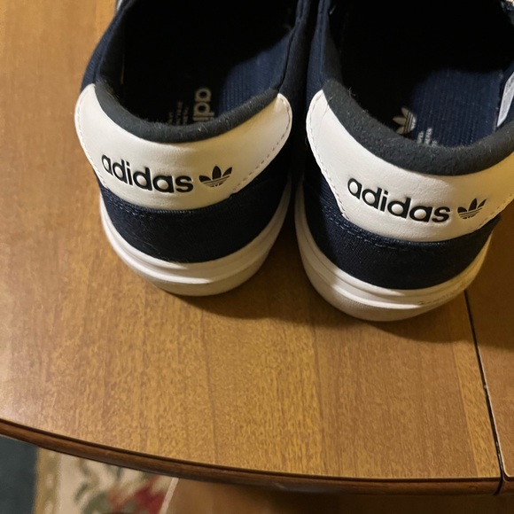 Woman’s size 7 slip on adidas shoes - Picture 3 of 6